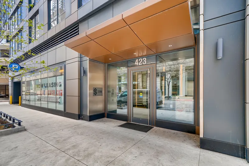 Covered Sienna entrance at 423 East Ohio Street