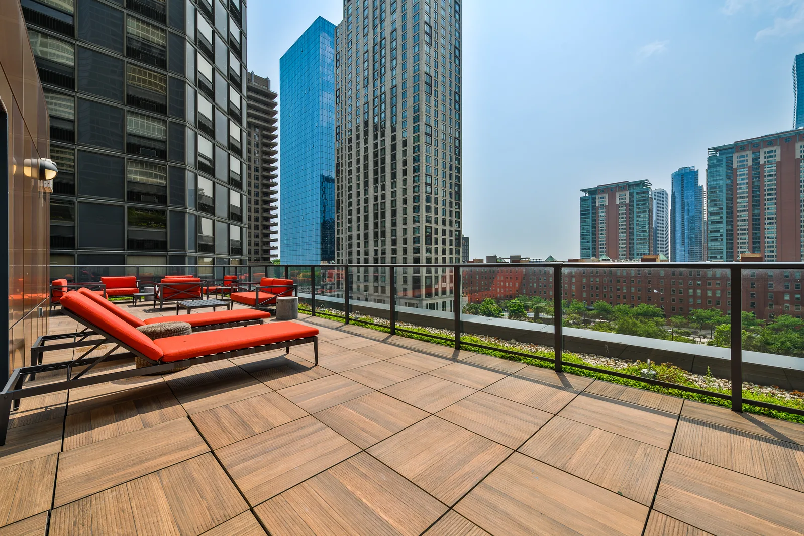 Sienna rooftop terrace with red lounge chairs and Streeterville views